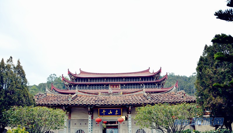  p data-id="gnwkreqzr2">仙游东山寺位于福建省莆田市仙游县度尾镇东