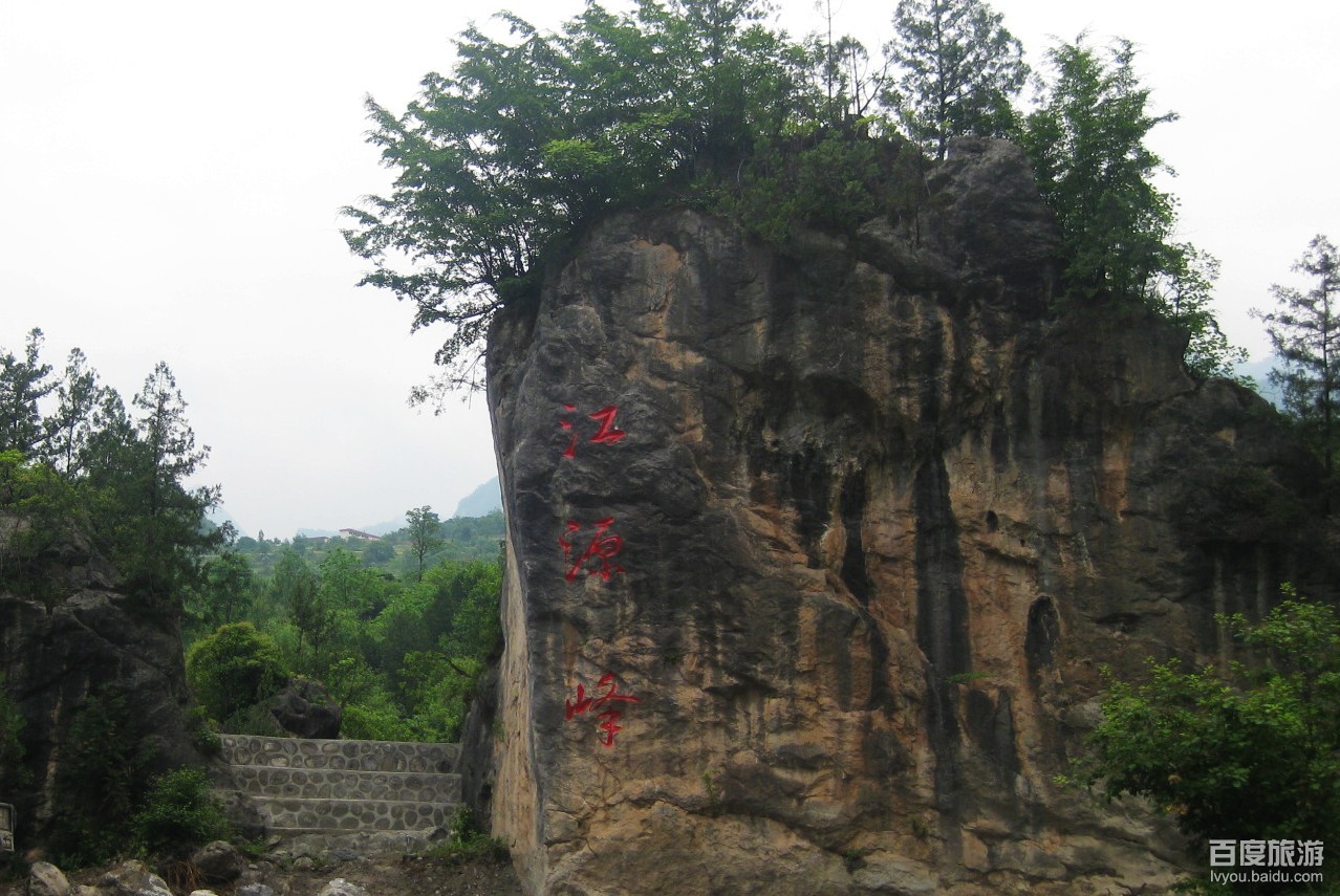  p>月亮峡距 a target="_blank" href="/item/徽县/7706972" data