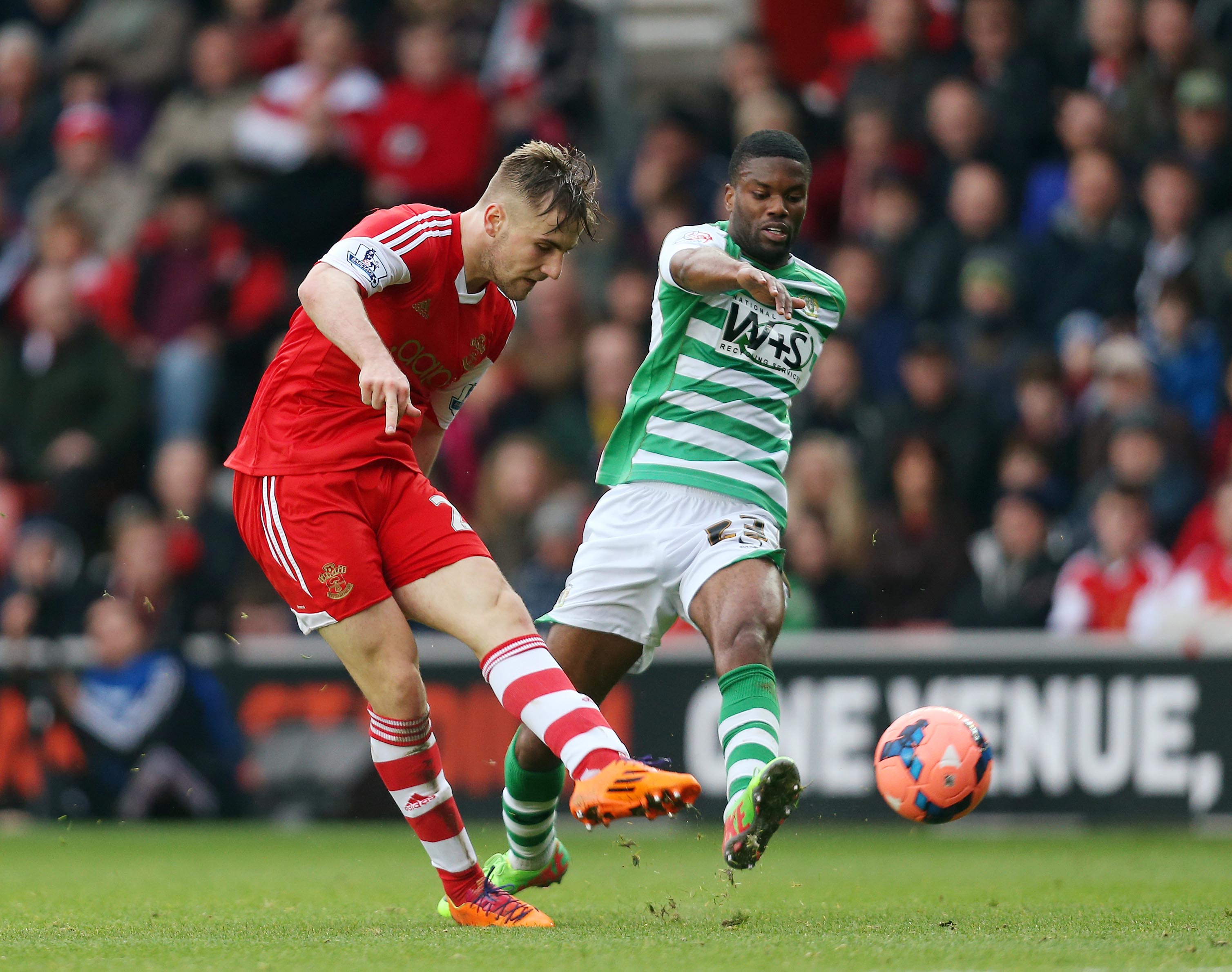  p>卢克·肖(luke shaw),1995年7月12日出生于英国伦敦的泰晤士河畔