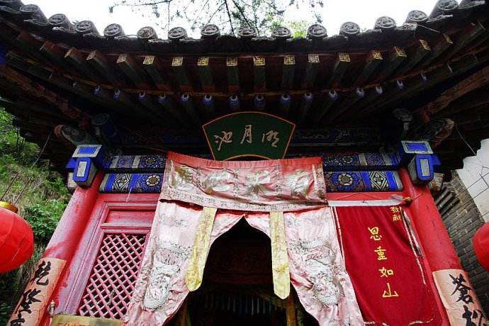  p data-id="gnzldyncwl">明月池亦称观海寺,创建于 a target="_blank