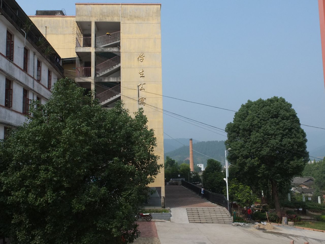  p data-id="gnyx3ced1p">顺昌二中是一所普通完全中学,创立于1982年.