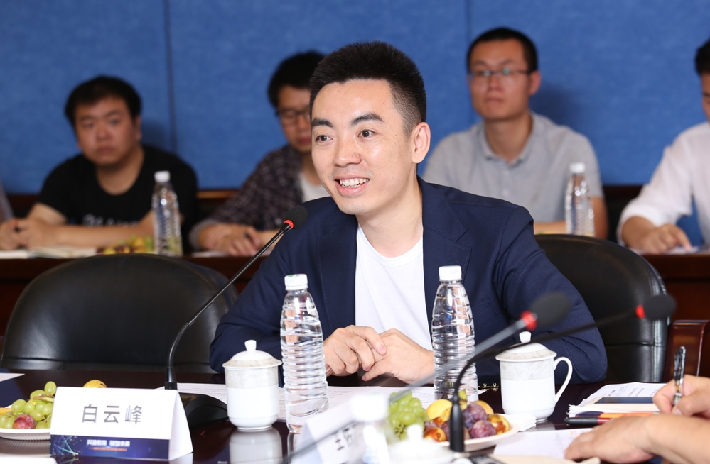 9du">白云峰,汉族, a target="_blank" href="/item/好未来/4303185"