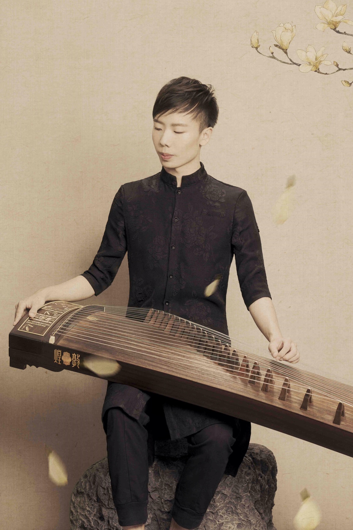  p>张钰博,中国籍,男,古筝演奏家. /p>