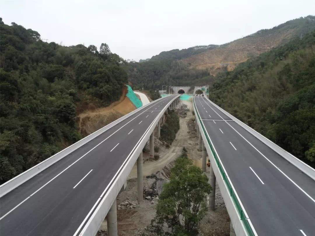 expressway),简称"龙紫高速公路",是中国广东省河源市境内连接龙川县