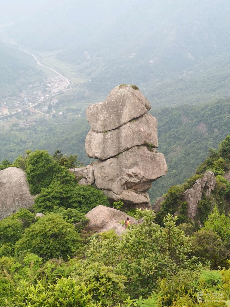  p data-id="gnwht5rza5">三叠岩风景区位于浙江省衢州市龙游县湖镇镇