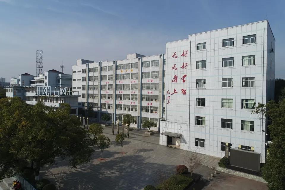  p>湖南省怀化市铁路第二中学位于怀化市鹤城区红星中路268号.