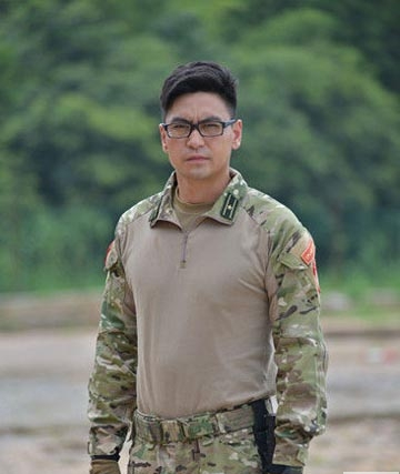 男,是电视剧《 a target="_blank" href="/item/我是特种兵之火凤凰