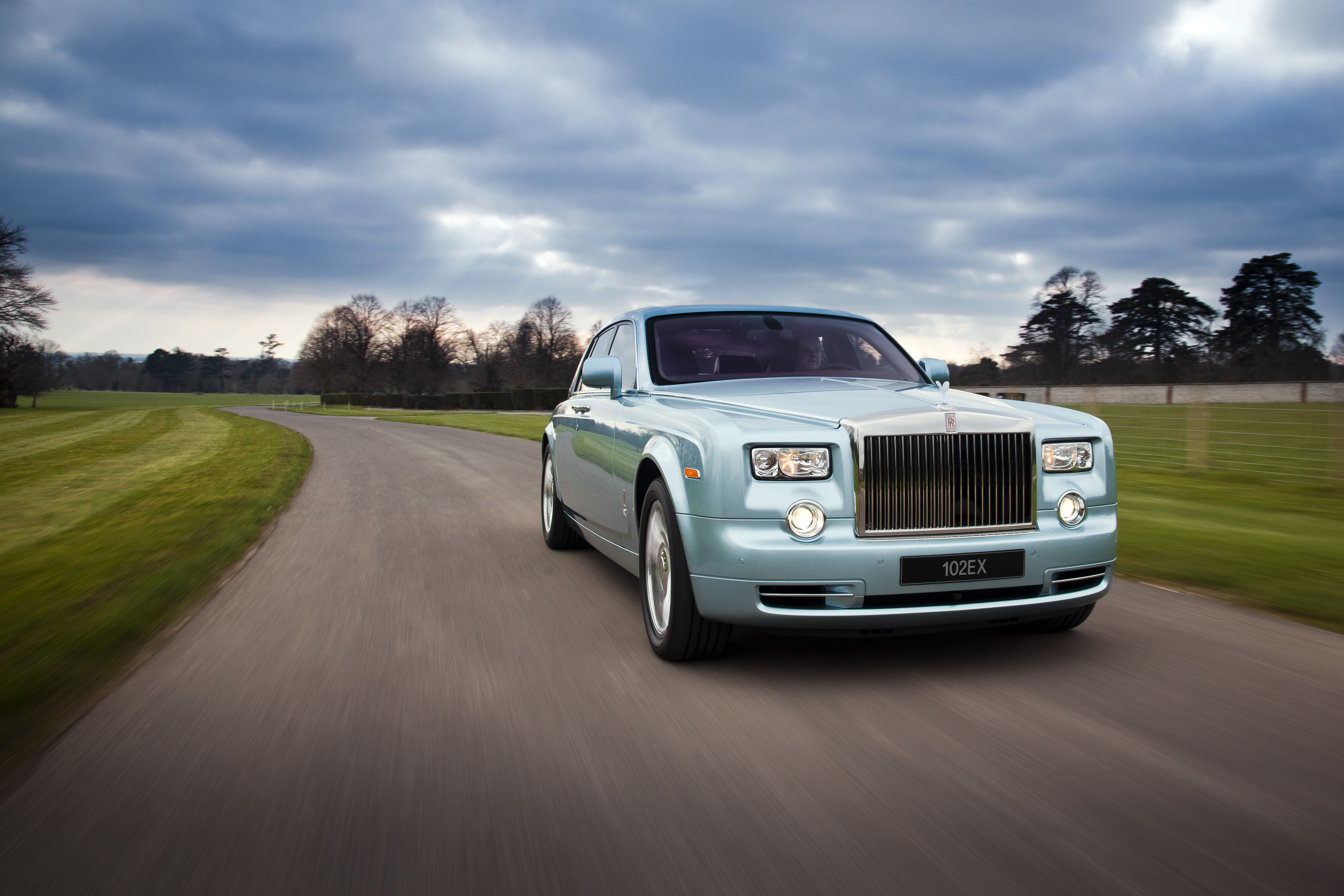 data-ctrid="2k8zsjeux1c">幻影系列(phantom family)是劳斯莱斯汽车