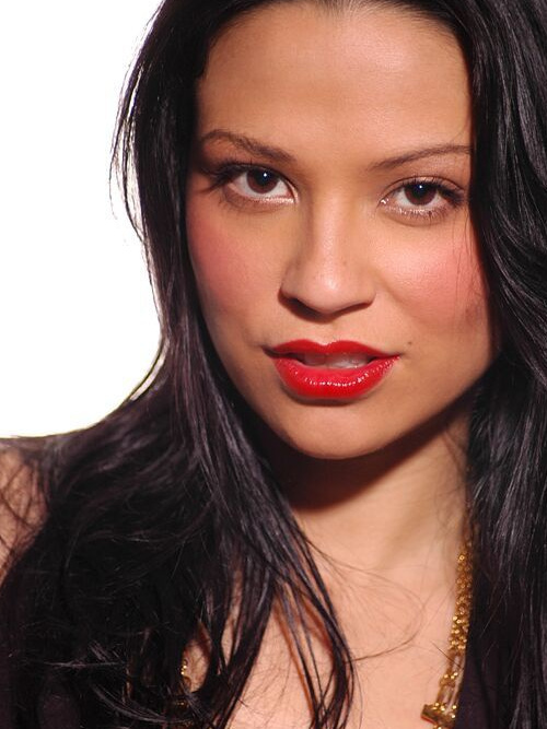 罗华 (navi rawat),1977年6月5日出生于加利弗利亚州,美国女演员