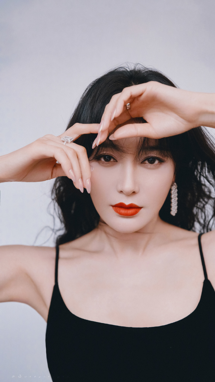  p>秦岚(qin lan),1979年7月17日出生于辽宁省沈阳市沈河区,毕业于 a