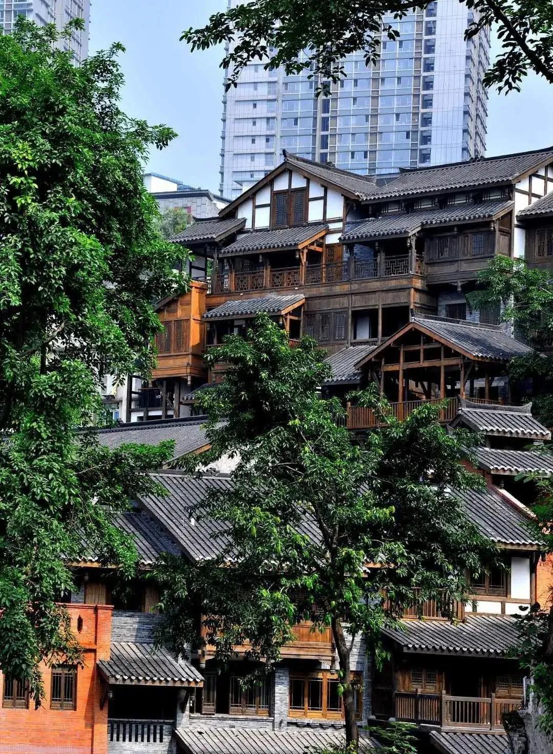 十八梯传统风貌区,位于重庆市 a target="_blank" href="/item/渝中区