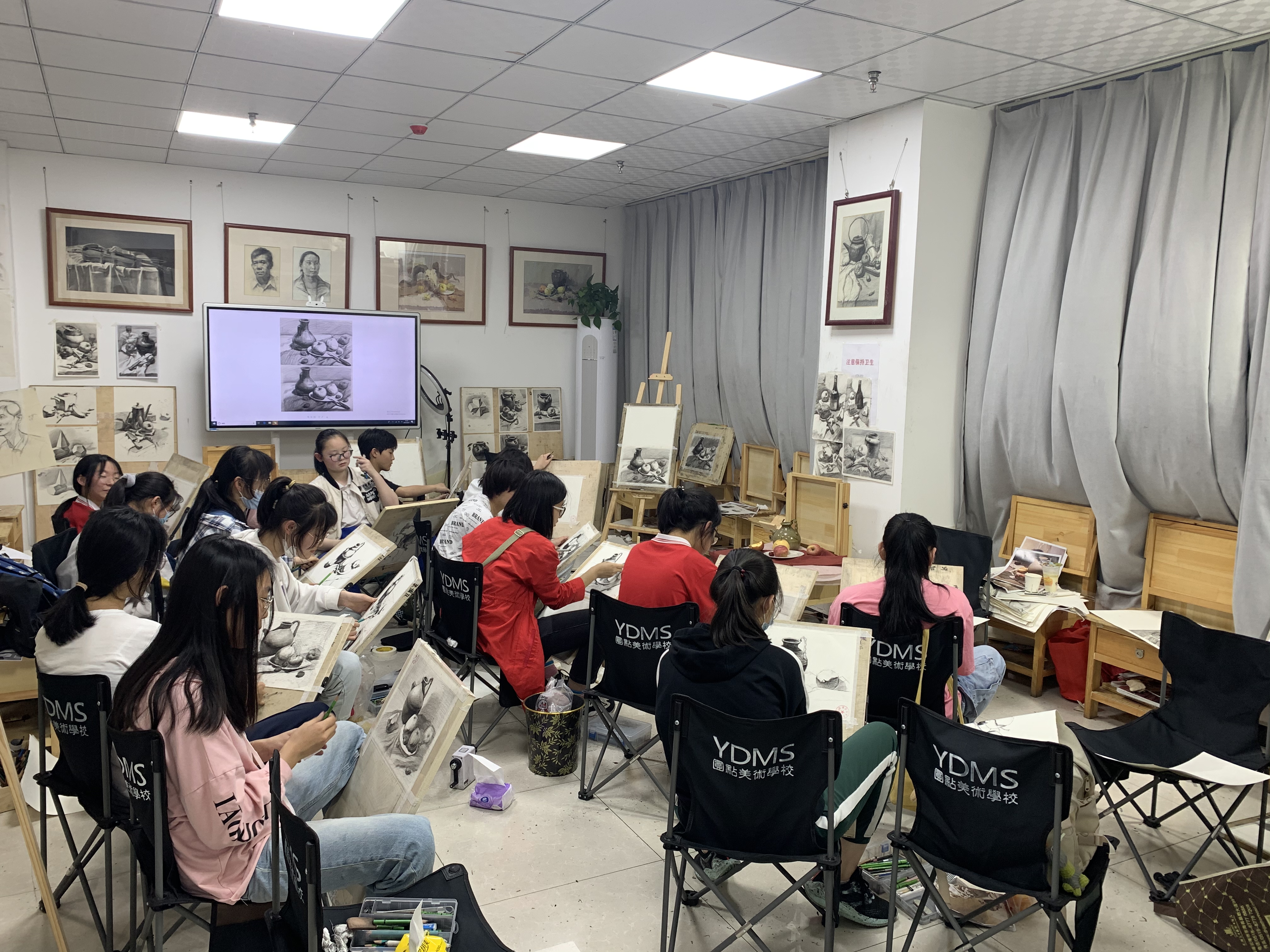 临渭区圆点美术培训学校