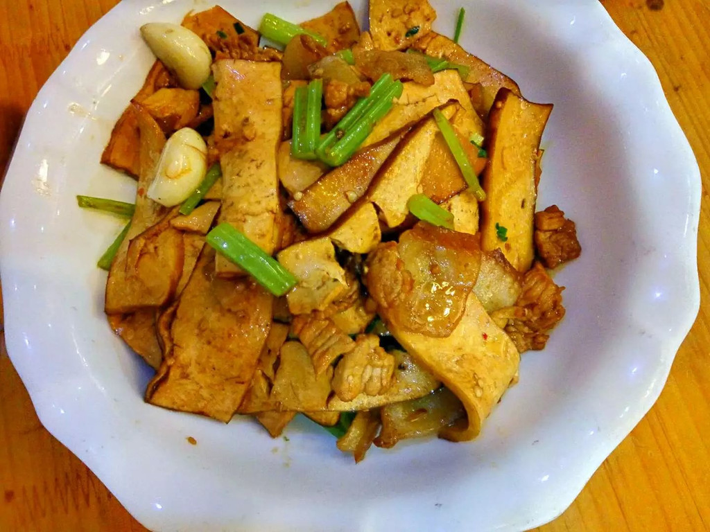猪油渣烧豆腐