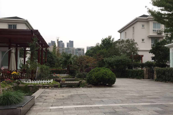  p>碧水豪园位于杭州市滨江彩虹城,由浙江华龙房地产开发有限公司建成