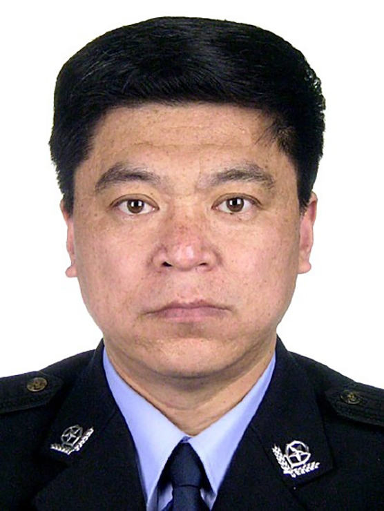 大学学历,1985年12月参加工作,1988年02月入党,现任莒县公安局党委