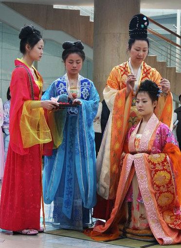  p>笄礼,是指汉民族女孩的成人礼,古代嘉礼的一种.