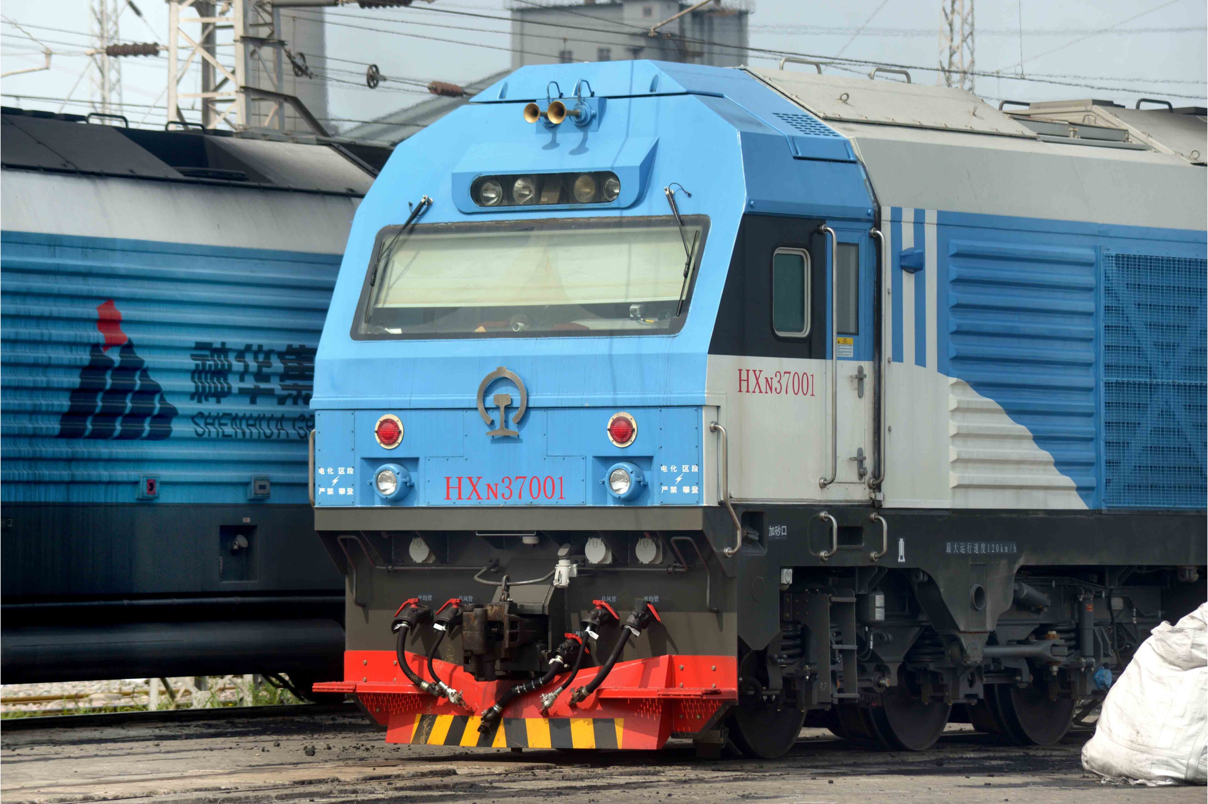  p>hxn3型内燃机车是交流传动货运内燃机车,由中车大连机车车辆有限