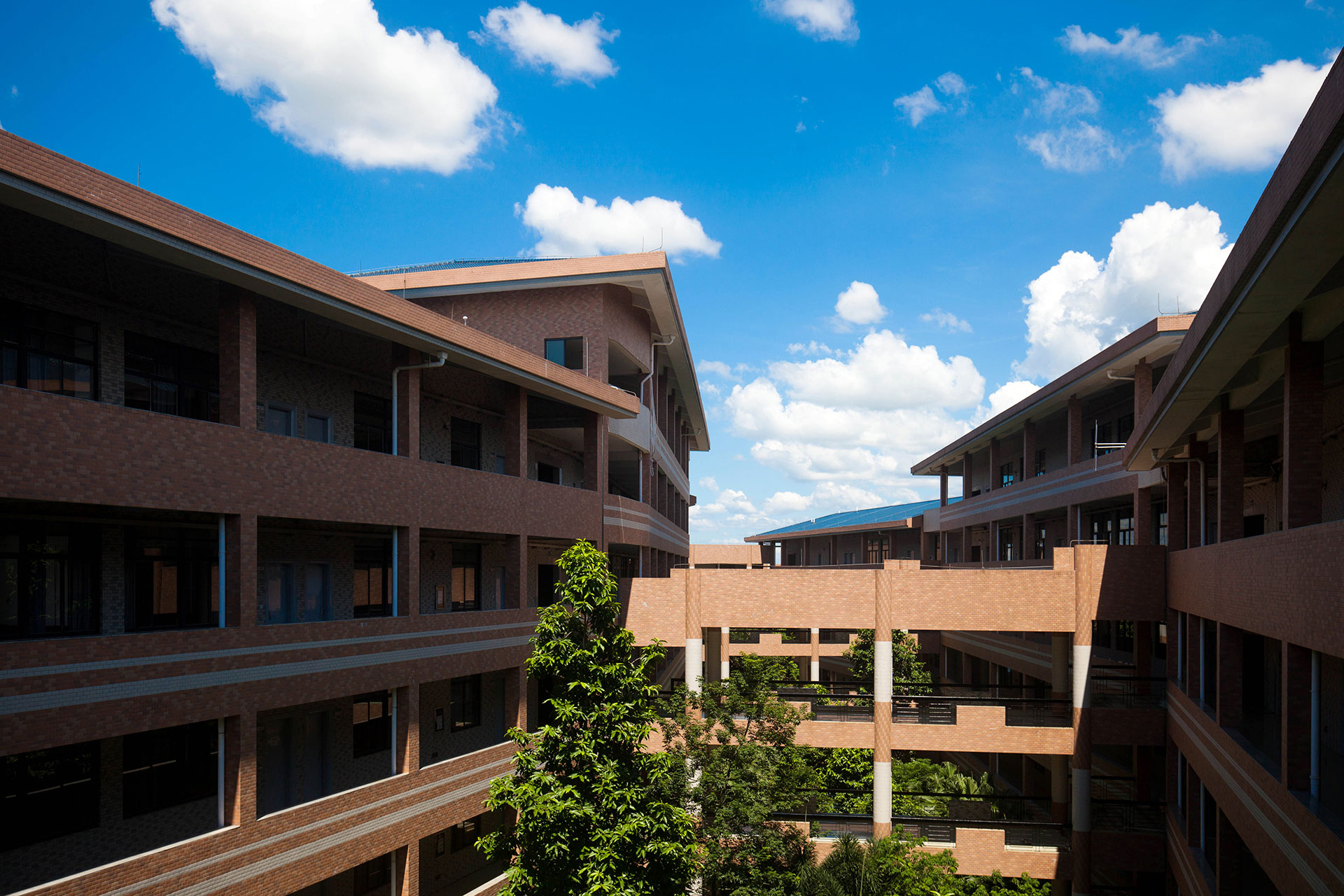 文理职业学院位于广东省湛江市 a target="_blank" href="/item/廉江