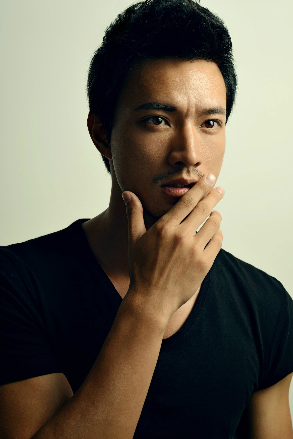  p>江明洋,原名江洋,4月11日出生于湖北省武汉市,中国内地男演员.