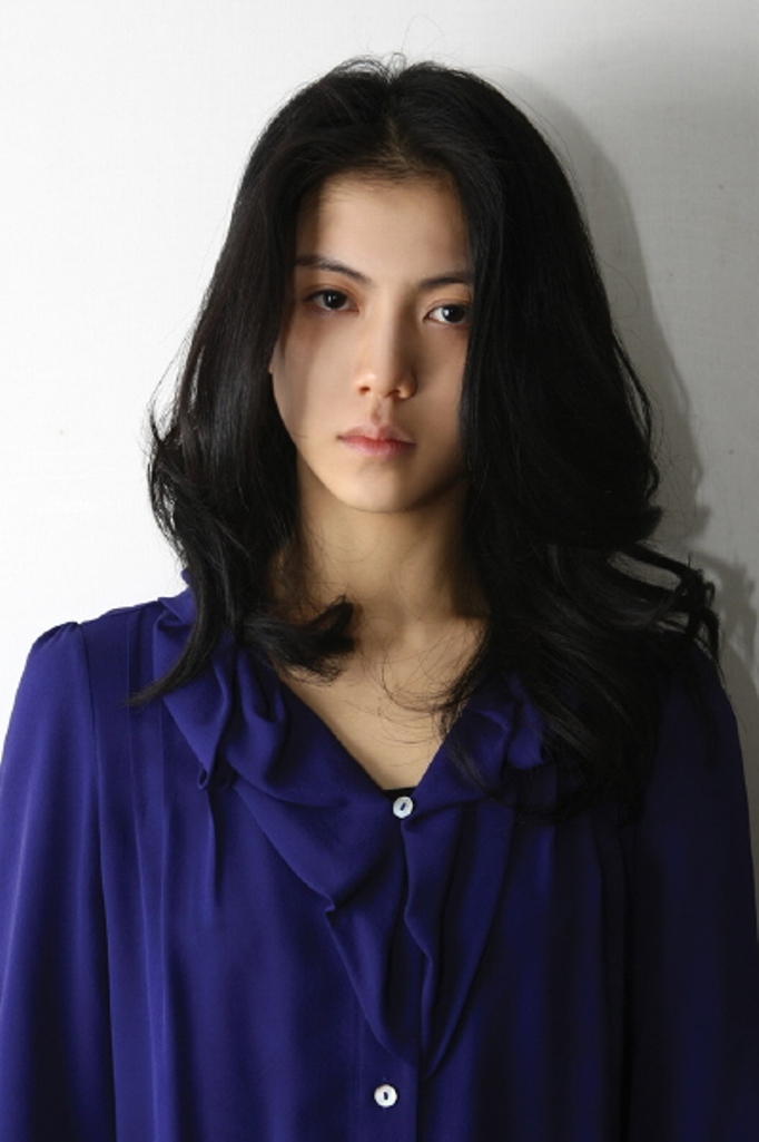 1987年1月3日出生于韩国全罗南道顺天市,韩国女演员,模特