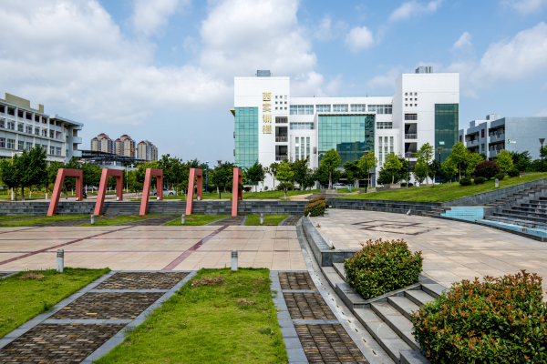  p>江西应用技术职业学院位于国家历史文化名城——江西省 a target="