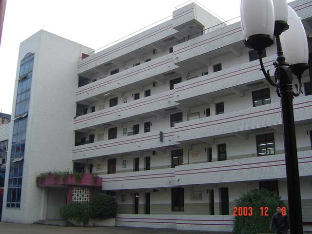  p>钢城五中(原名武钢五中),位于武汉市青山区红钢城中心地带的红钢二