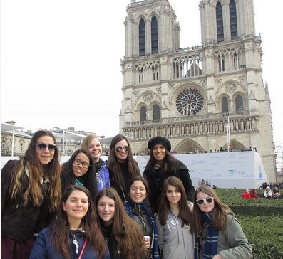  p>多米尼加学校(dominican academy)是一所全日制的大学预备,艺术