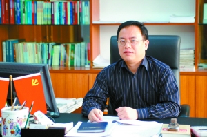  p data-id="gnx46wgxy1">王宏斌,男,陕西证监局原党委书记,局长,西安