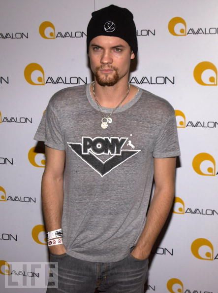  p>夏恩·韦斯特(shane west),原名shannon bruce snaith,1978年6月10