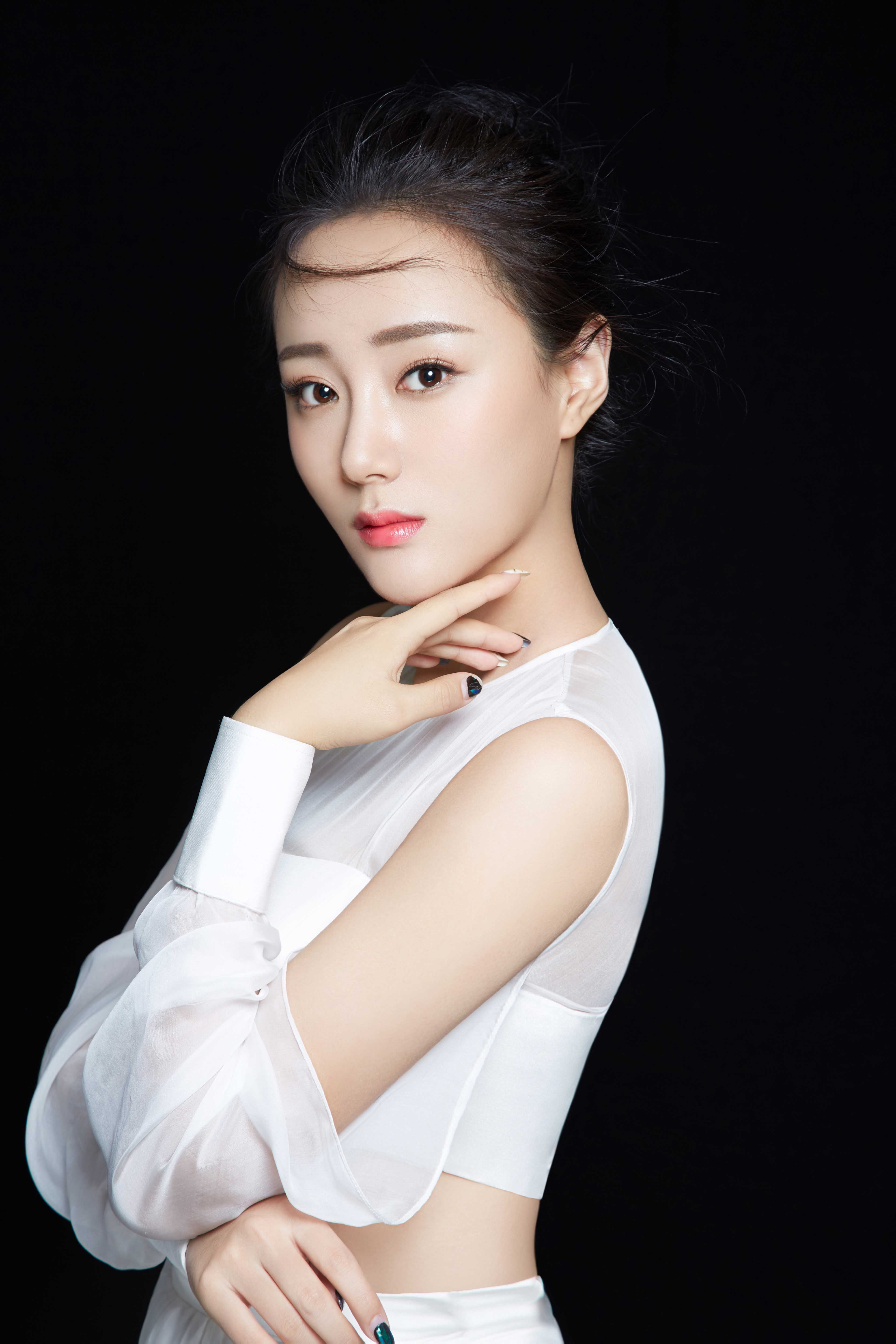 许曦文 sup data-ctrid="2yaiauriotq">1 /sup>,4月9日出生于山西大同