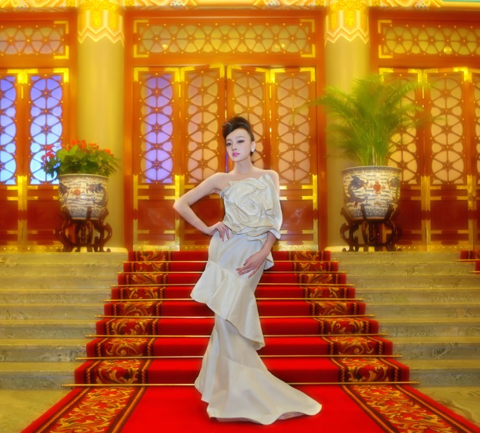  p>贾如,1995年2月14日出生于山西吕梁,毕业于北京新丝路模特学校