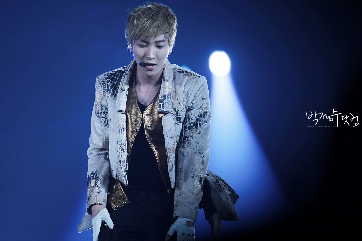  p data-id="gntxxud0v4">利特(      ),本名朴正洙(         ),1983