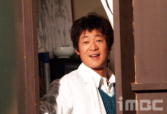  p data-id="tb5cktjqmzmd">李振宇,男,韩国演员,出演了两大经典形象