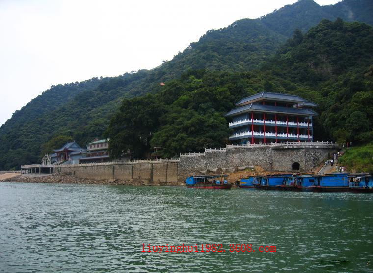 小桂林是位于距阳山县城东南面约12公里的水口镇青莲镇一带的风景区