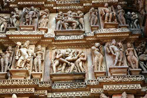 克久拉霍在印度的寺庙建筑上始终保持着独一无二的地位.