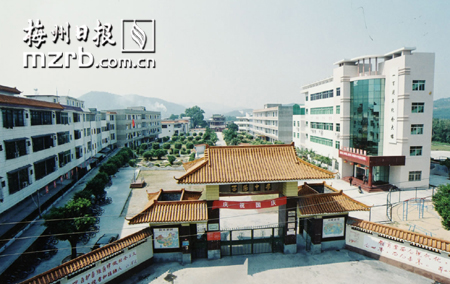  p> a href="#">梅州市 /a>梅江区西阳中学,度过了102个春秋,风风雨雨