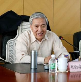大专学历  曾任中共包头市委副书记,包头市人大常委会主任 内蒙沟第