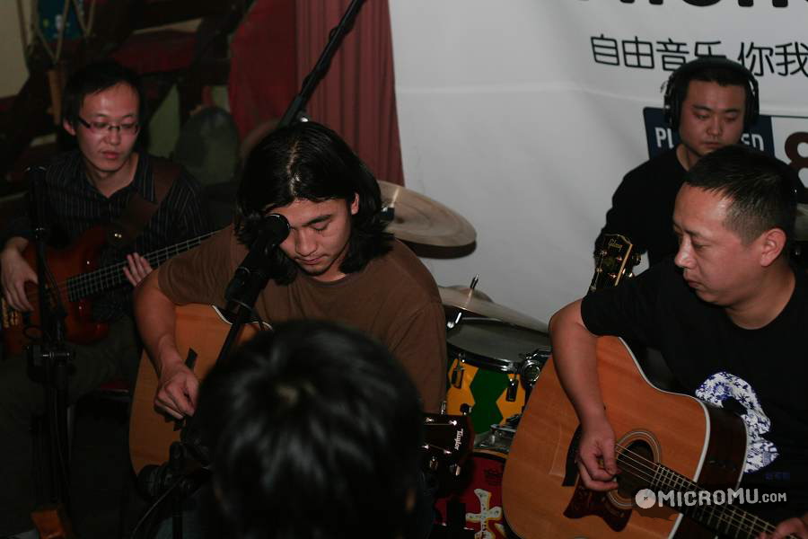 成员以 a target="_blank" href="/item/刘堃">刘堃 /a>和柿子为主