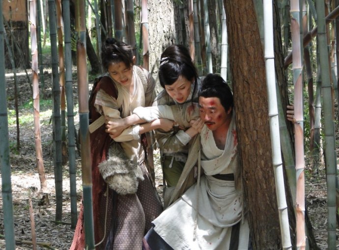 完成个人出道作品《 a target="_blank" href="/item/烟海沉浮