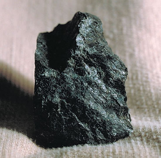  p>蛇纹石是一种含水的富镁 a href="#" data-lemmaid="4879462">硅酸