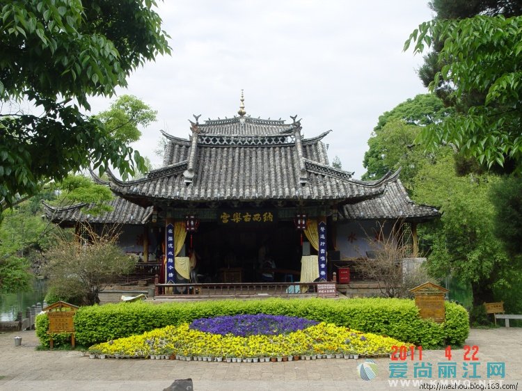  p>东巴文化博物馆以东巴文化为特色,占地7亩,包括历史,自然,艺术在内