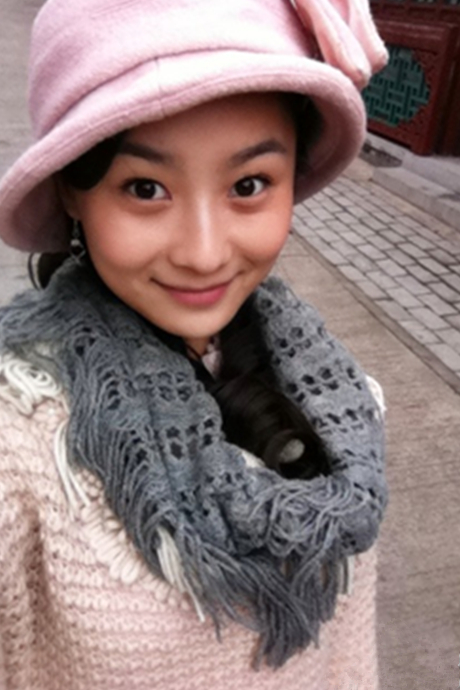 原名张娜,1990年6月22日出生于湖北省武汉市,中国内地女演员,毕业于 a