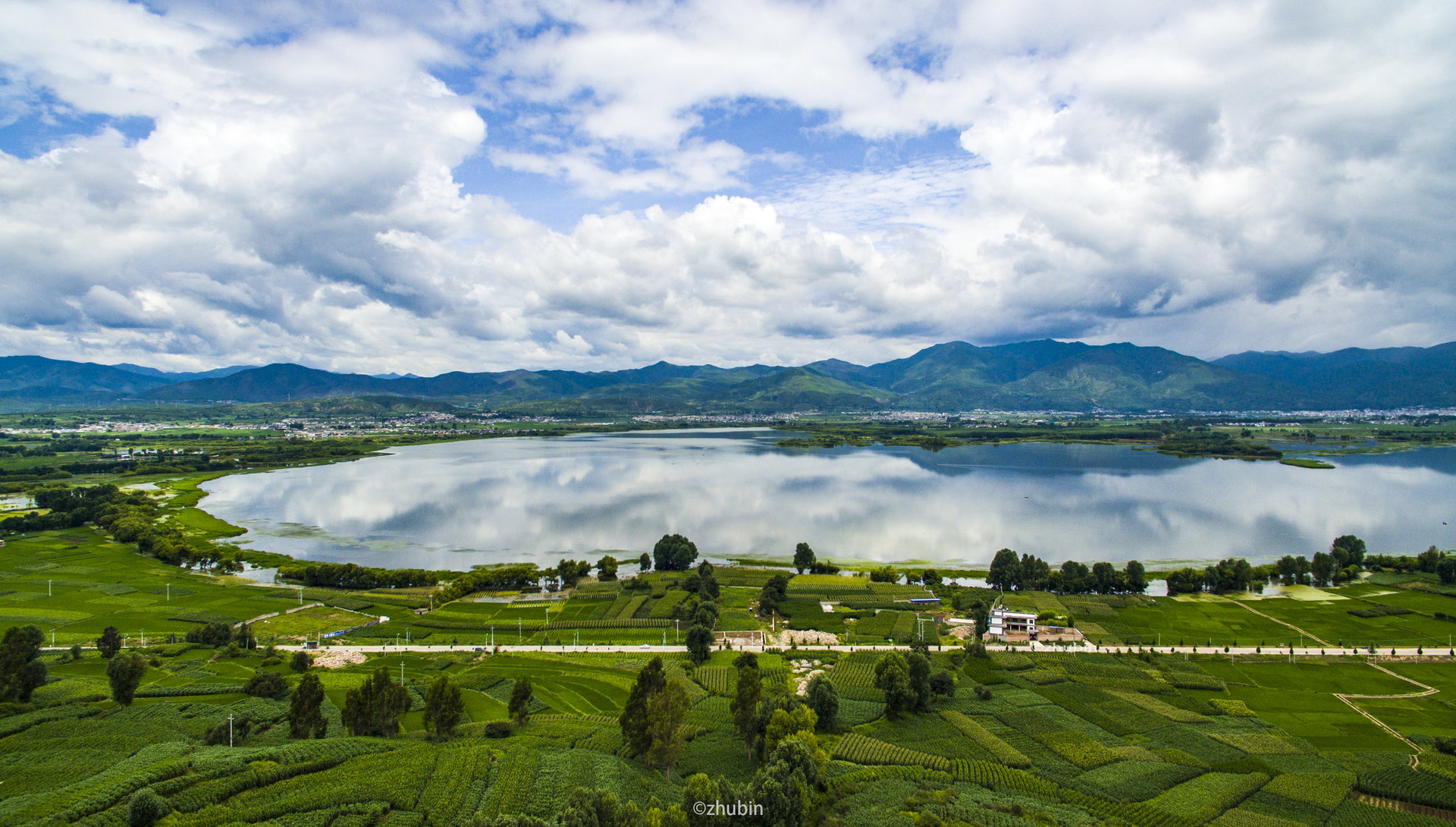  p data-id="go06vvphh8">剑湖是云南重要的高原湿地之一,位于滇西北