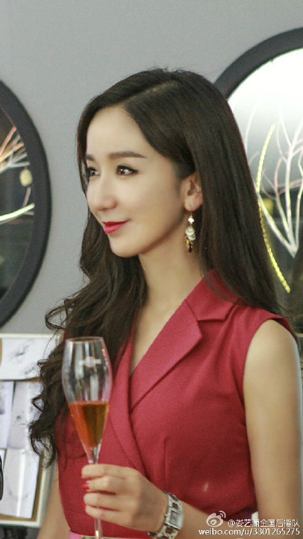 q">夏洛伊是在《 a target="_blank" href="/item/爱情珠宝/14895560"