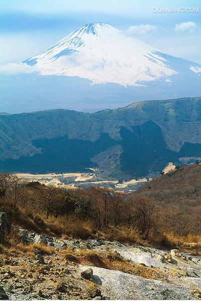 344037" data-lemmaid="344037">本州岛 /a>中南部,东距东京约80千米