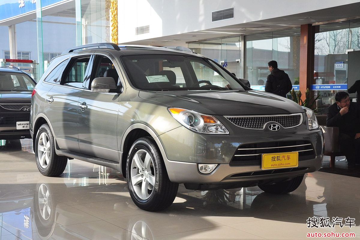  p>现代维拉克斯是一辆进口汽车,该车外观整体线条圆润,柔和,综合油耗