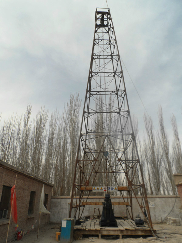  p>钻塔是一种具有一定高度和跨度的金属桁架,是 a href="#" data