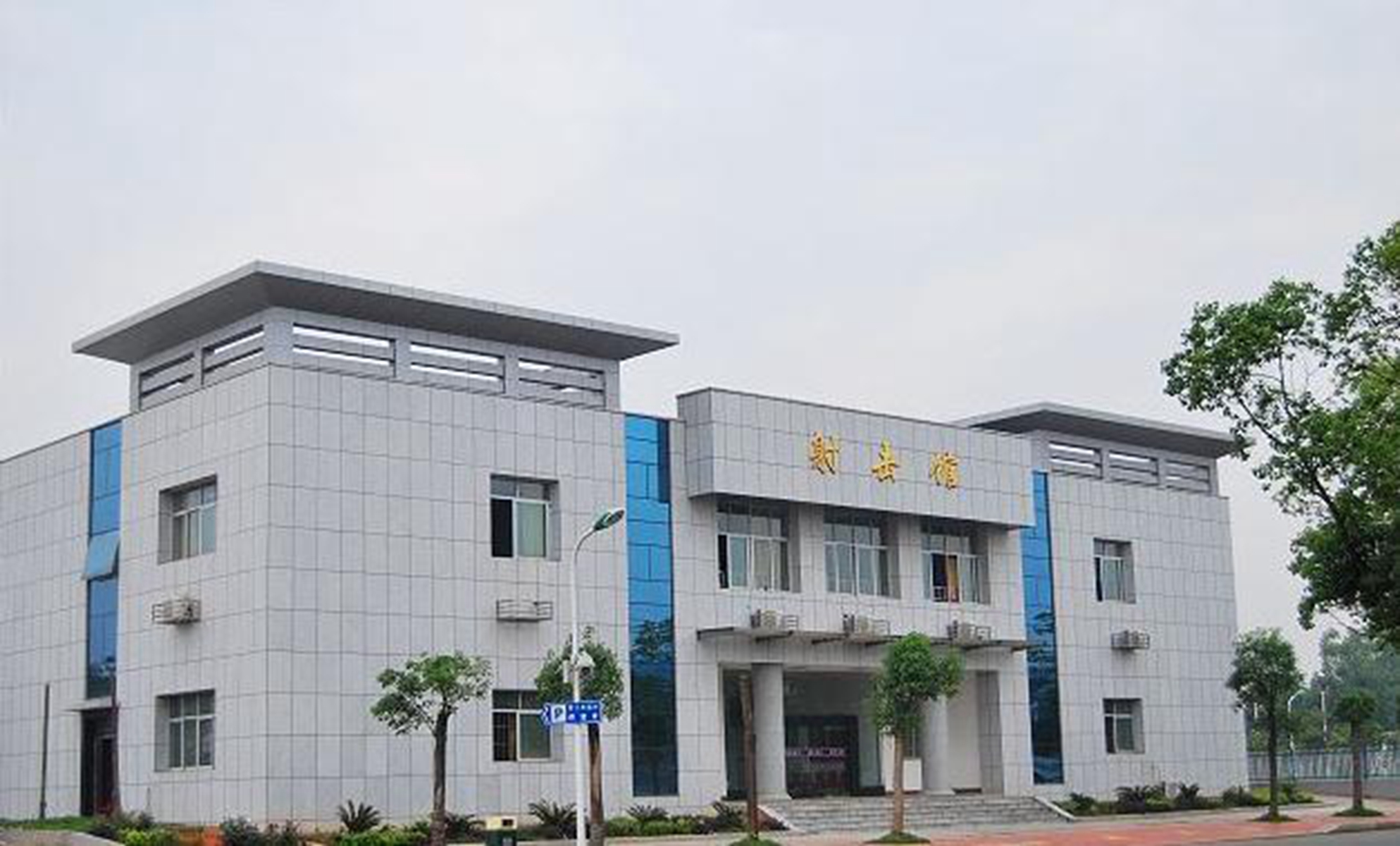  p>湖南警察学院是一所培养警务人才的全日制普通高等本科院校,是湖南