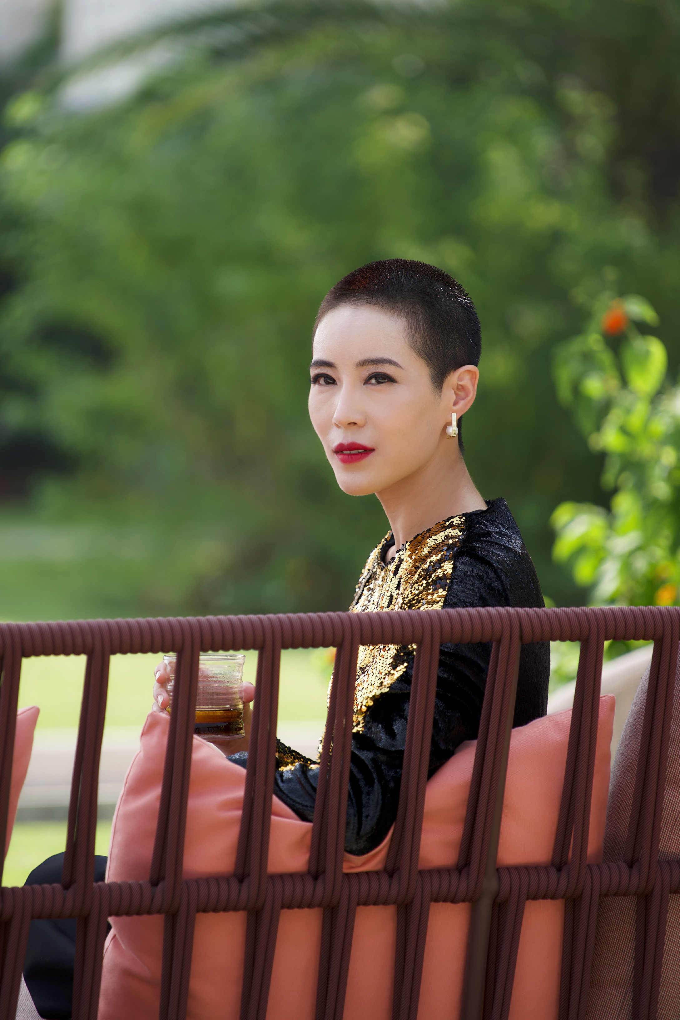  p data-id="go0d5oke33">景珂( i>原名梁镜珂 /i>),毕业于北京电影