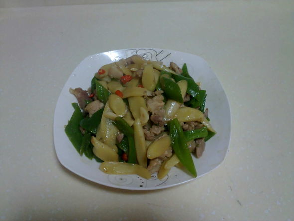  p>仔姜炒肉片是一道 四川特色菜品.特点是肉片干香,姜味浓郁.